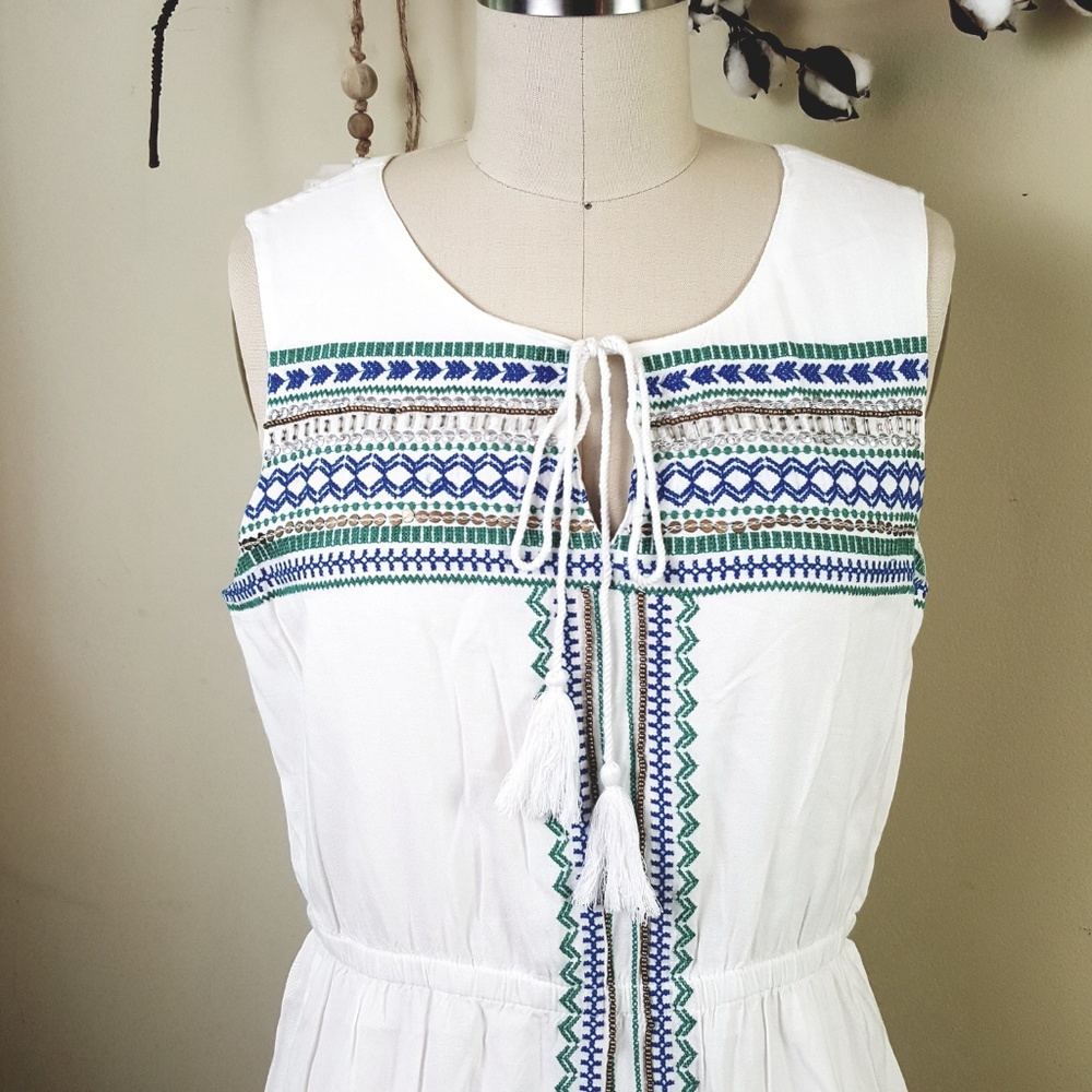 KENZIE // White Cotton Embroidered Mini Dress NWOT - Picture 4 of 8